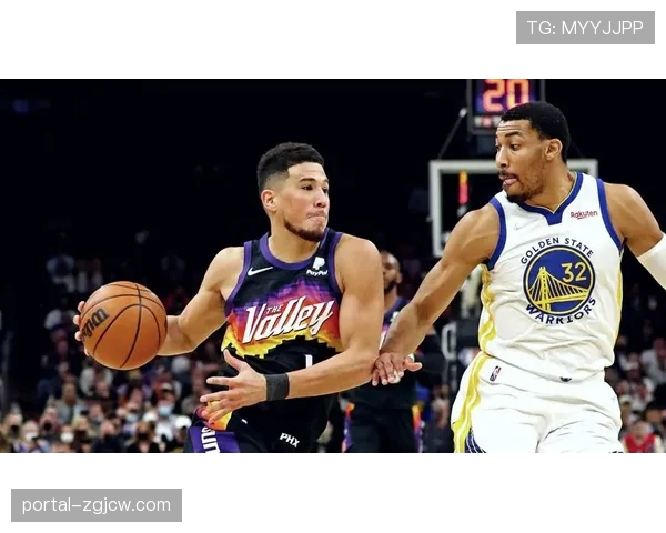 官方：太阳队德文·布克因脚踝扭伤将至少缺席两周